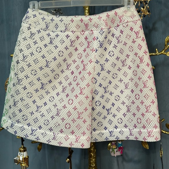 Louis Vuitton - Picture 3 of 4